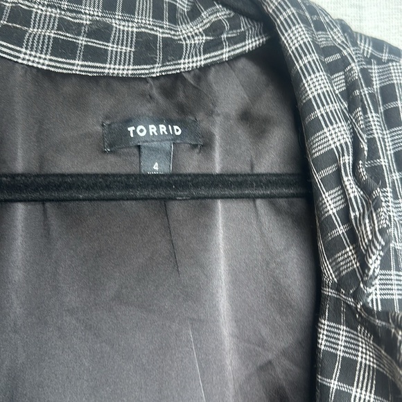 TORRID VEST SIZE(4) - Picture 5 of 6